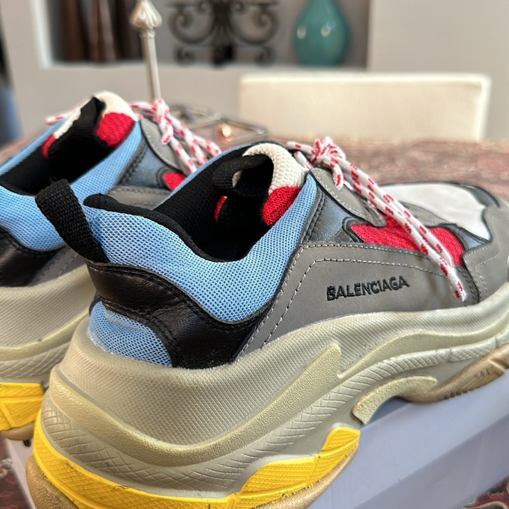 Designer shoes - Picture 3 of 3